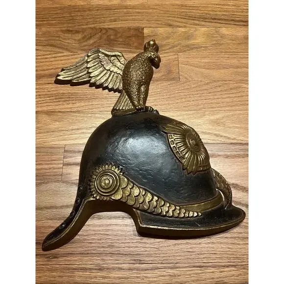 RARE 1870 PRUSSIAN HELMET CAST METAL WALL HANGING SEXTON 1968 USA 12 3/4" VTG